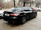 Toyota Camry 2018 года за 12 200 000 тг. в Алматы – фото 3