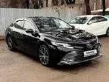 Toyota Camry 2018 года за 12 200 000 тг. в Алматы – фото 2
