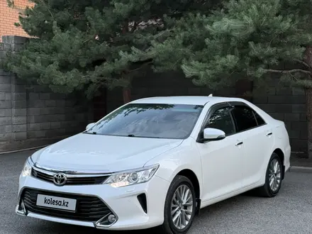 Toyota Camry 2017 года за 15 200 000 тг. в Алматы – фото 2