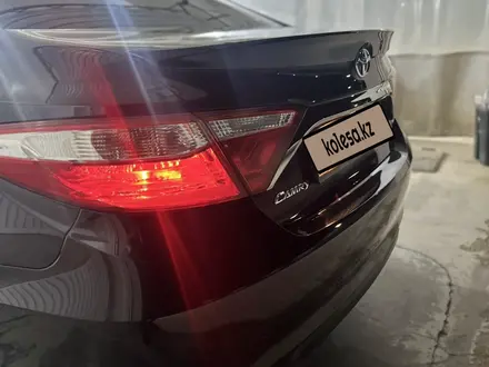 Toyota Camry 2016 года за 9 800 000 тг. в Атырау – фото 4