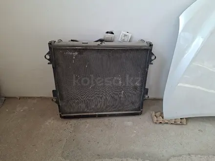 Радиатор основной Тайота ланд крузер 200 за 1 000 тг. в Шымкент