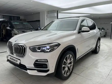 BMW X5 2019 года за 36 500 000 тг. в Алматы – фото 2