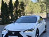 Lexus ES 350 2018 года за 21 500 000 тг. в Алматы – фото 2