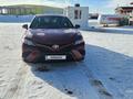Toyota Camry 2018 года за 14 900 000 тг. в Уральск – фото 2