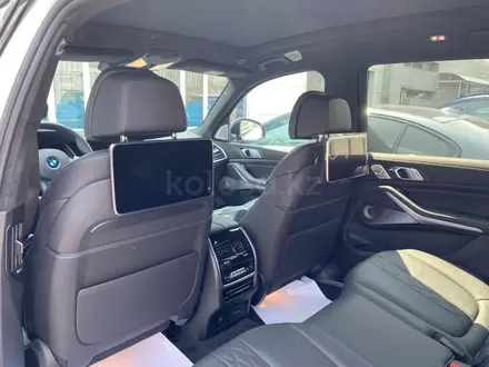 BMW X7 2021 года за 59 000 000 тг. в Актобе – фото 4