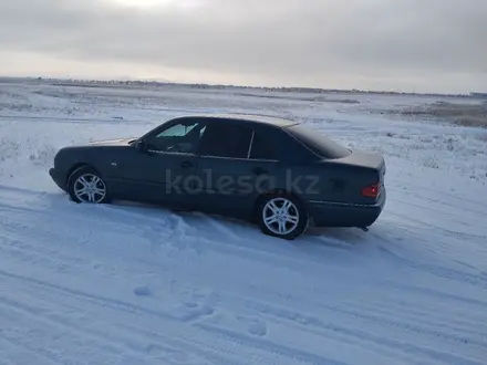 Mercedes-Benz E 230 1996 года за 2 900 000 тг. в Караганда – фото 3