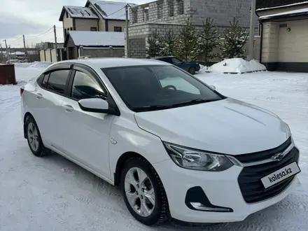 Chevrolet Onix 2022 года за 5 600 000 тг. в Караганда – фото 2