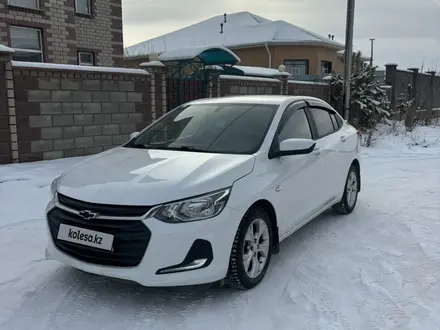 Chevrolet Onix 2022 года за 5 600 000 тг. в Караганда