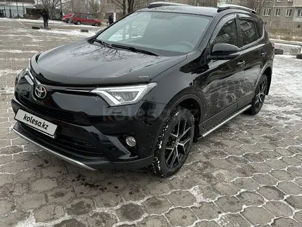 Toyota RAV4 2019 года за 13 100 000 тг. в Караганда