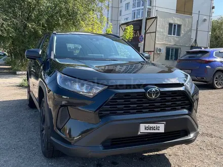 Toyota RAV4 2019 года за 14 500 000 тг. в Уральск – фото 2