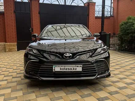 Toyota Camry 2023 года за 16 000 000 тг. в Атырау – фото 5
