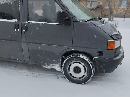 Volkswagen Caravelle 1995 года за 3 600 000 тг. в Караганда – фото 2