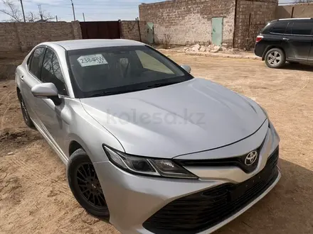 Toyota Camry 2018 года за 8 000 000 тг. в Жанаозен – фото 6