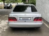 Mercedes-Benz E 320 1997 года за 2 800 000 тг. в Тараз – фото 3