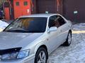 Toyota Camry 2000 годаfor3 100 000 тг. в Алматы – фото 4