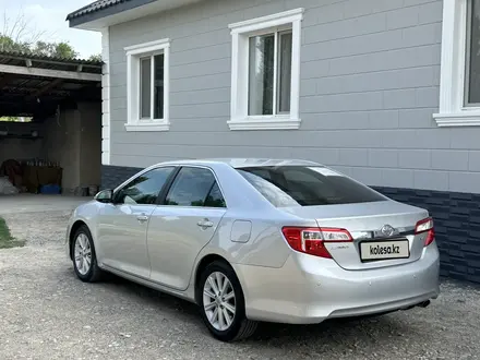 Toyota Camry 2012 года за 9 300 000 тг. в Тараз – фото 2