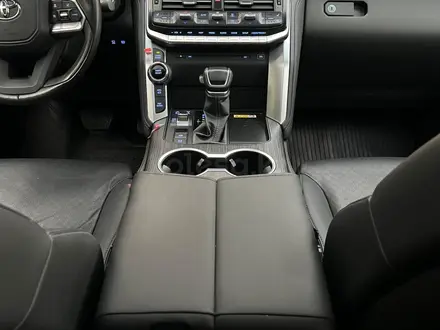 Toyota Land Cruiser 2023 года за 51 500 000 тг. в Алматы – фото 13