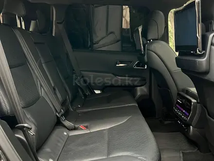 Toyota Land Cruiser 2023 года за 51 500 000 тг. в Алматы – фото 22