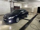 Toyota Camry 2014 года за 10 400 000 тг. в Актобе – фото 4