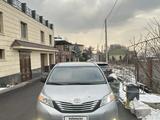 Toyota Sienna 2014 года за 7 600 000 тг. в Актобе – фото 2