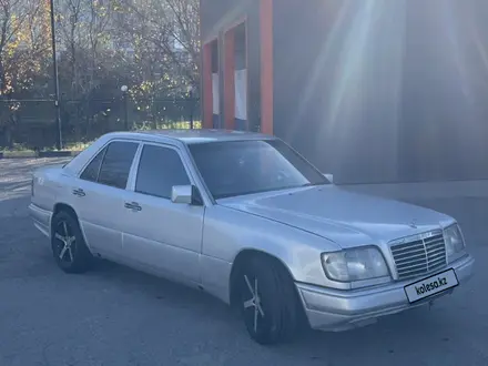 Mercedes-Benz E 280 1993 года за 1 200 000 тг. в Астана – фото 2