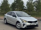 Kia Rio 2022 года за 6 100 000 тг. в Астана