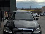 Mercedes-Benz S 550 2006 года за 8 500 000 тг. в Актау