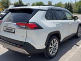 Toyota RAV4 2023 года за 17 500 000 тг. в Алматы – фото 3