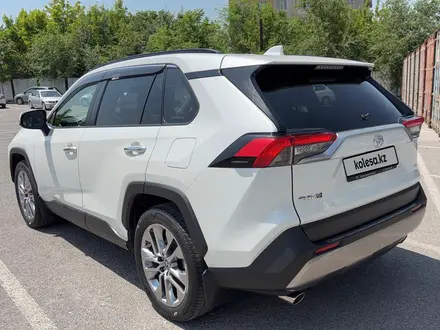 Toyota RAV4 2023 года за 17 500 000 тг. в Алматы – фото 2