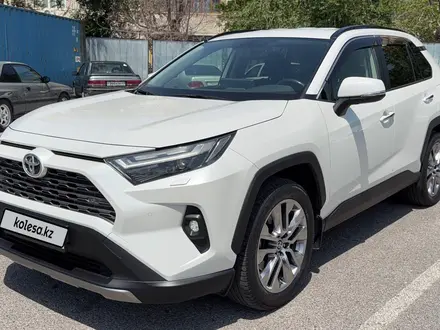 Toyota RAV4 2023 года за 17 500 000 тг. в Алматы