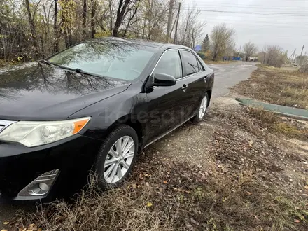 Toyota Camry 2012 года за 5 350 000 тг. в Уральск – фото 2