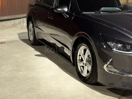 Hyundai Sonata 2021 года за 9 500 000 тг. в Атырау – фото 4