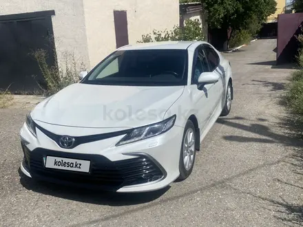 Toyota Camry 2021 года за 13 900 000 тг. в Алматы