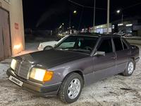 Mercedes-Benz E 200 1992 годаүшін2 500 000 тг. в Астана