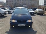 Volkswagen Sharan 1996 годаfor2 200 000 тг. в Тараз