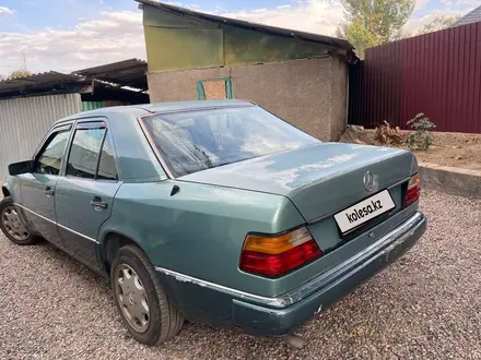 Mercedes-Benz E 220 1993 года за 1 500 000 тг. в Алматы