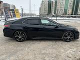 Toyota Camry 2018 годаүшін12 000 000 тг. в Астана – фото 2