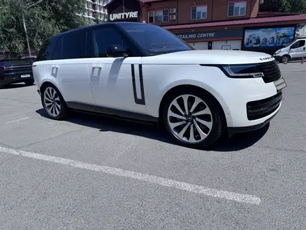 Land Rover Range Rover 2023 года за 96 000 000 тг. в Алматы – фото 2