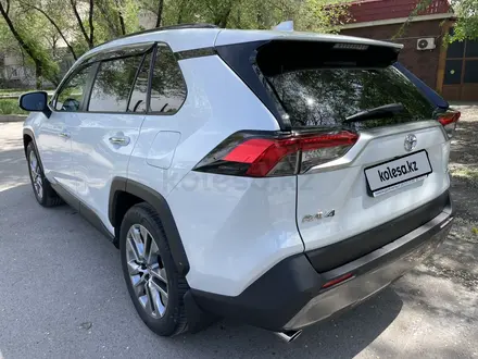 Toyota RAV4 2021 года за 19 800 000 тг. в Алматы – фото 11