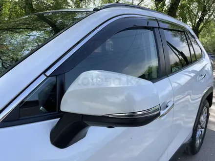 Toyota RAV4 2021 года за 19 800 000 тг. в Алматы – фото 18