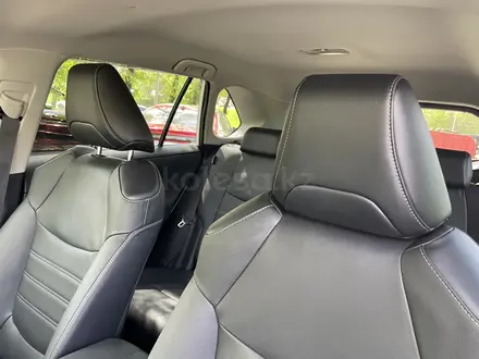 Toyota RAV4 2021 года за 19 800 000 тг. в Алматы – фото 26
