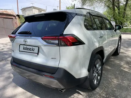Toyota RAV4 2021 года за 19 800 000 тг. в Алматы – фото 9