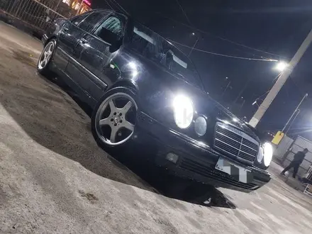Mercedes-Benz E 320 1996 года за 1 500 000 тг. в Шымкент