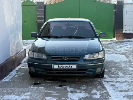 Toyota Camry 1998 года за 2 850 000 тг. в Алматы – фото 5