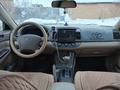 Toyota Camry 2004 года за 4 600 000 тг. в Уральск – фото 4