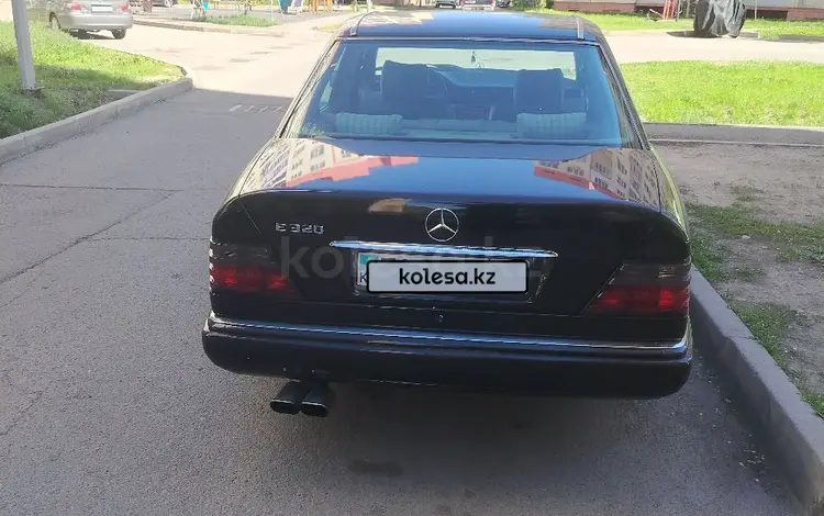Mercedes-Benz E 220 1993 года за 1 550 000 тг. в Алматы