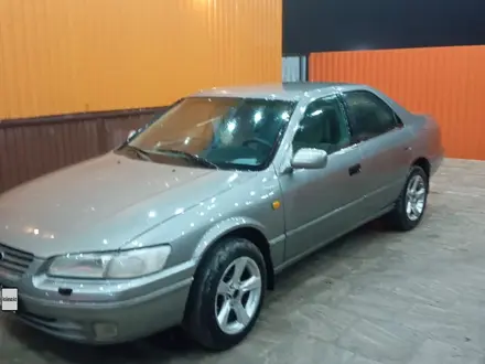 Toyota Camry 1998 года за 2 500 000 тг. в Жанаозен