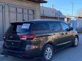 Kia Carnival 2016 годаfor8 000 000 тг. в Шымкент – фото 3