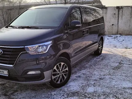 Hyundai Starex 2019 года за 21 000 000 тг. в Алматы