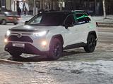 Toyota RAV4 2021 годаfor17 800 000 тг. в Кокшетау – фото 4